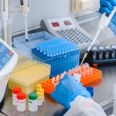 © Salov Evgeniy, Shutterstock A scientist using a pipette. VIROMARKERS is studying viral infections HIV, hepatitis and CMV.